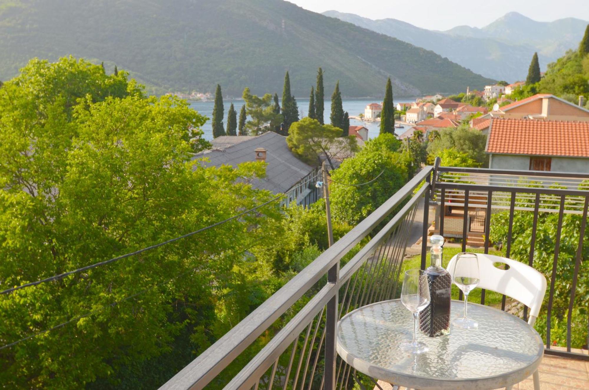 Apartments Dinko Zifra Tivat Eksteriør billede
