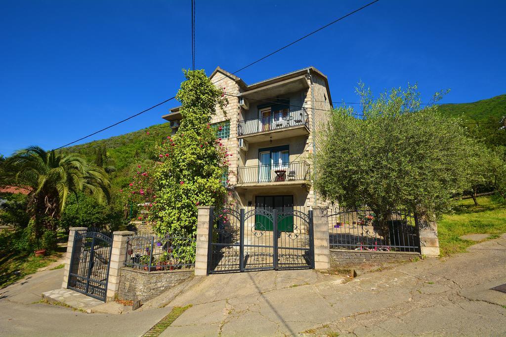 Apartments Dinko Zifra Tivat Eksteriør billede